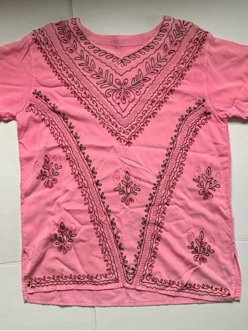 💕Embroidered Pink V-Neck Short Sleeve Women’s Tunic Top made in Thailand Sz. L